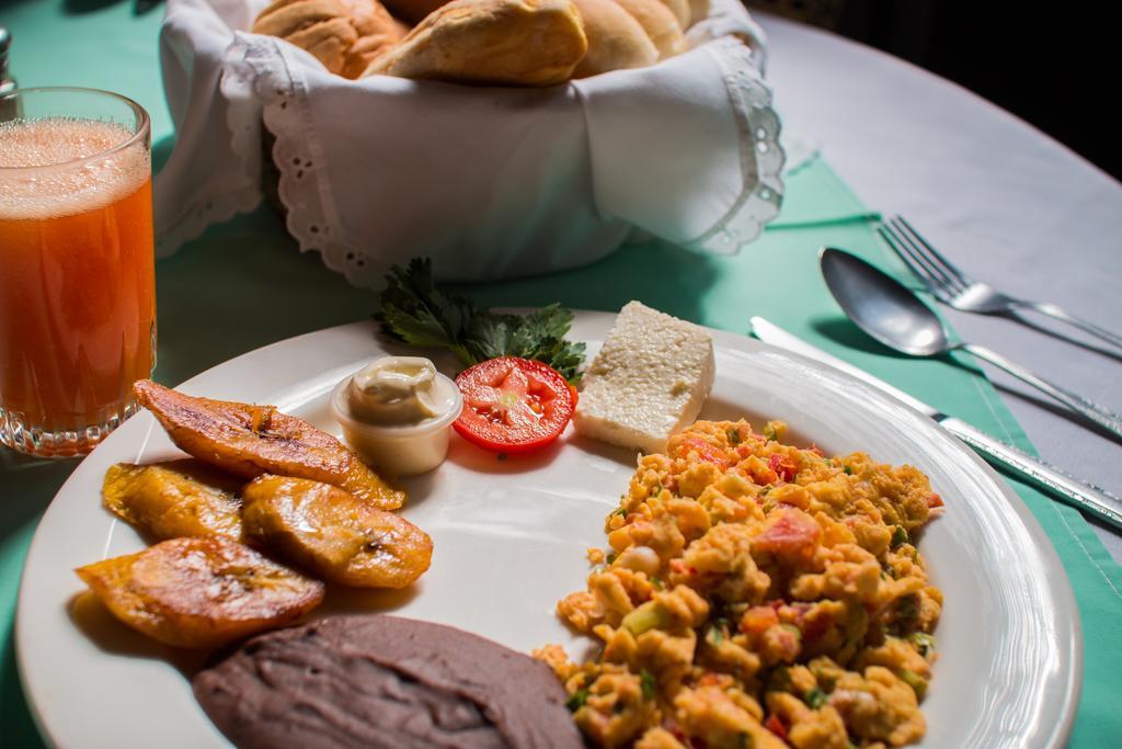 Hotel Modelo Quetzaltenango Bagian luar foto
