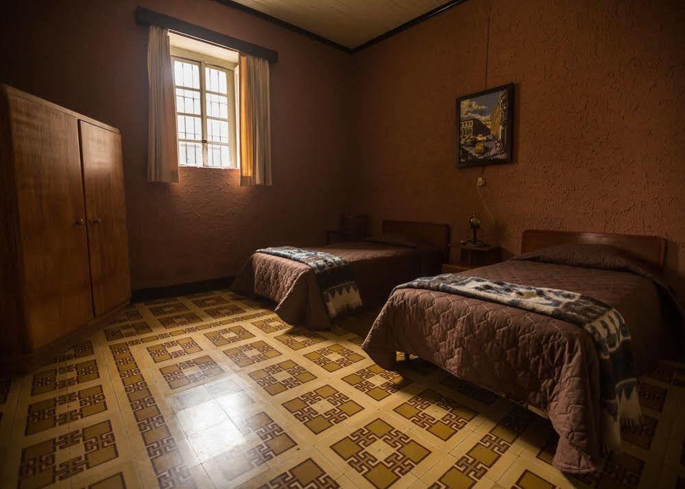 Hotel Modelo Quetzaltenango Bagian luar foto