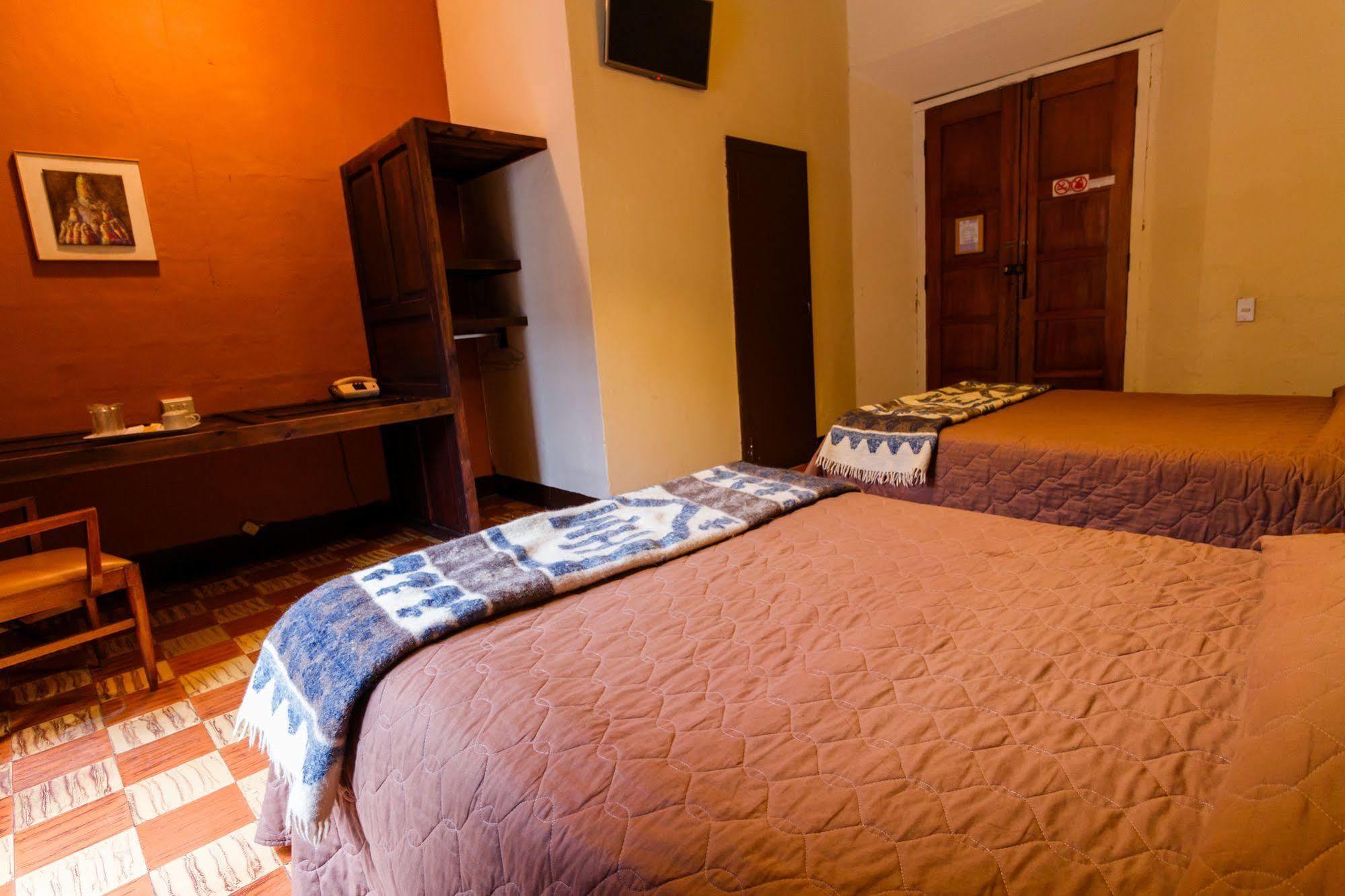 Hotel Modelo Quetzaltenango Bagian luar foto