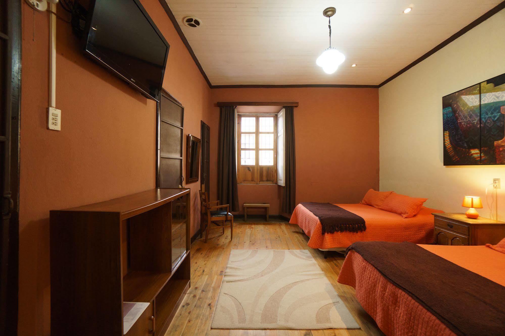 Hotel Modelo Quetzaltenango Bagian luar foto
